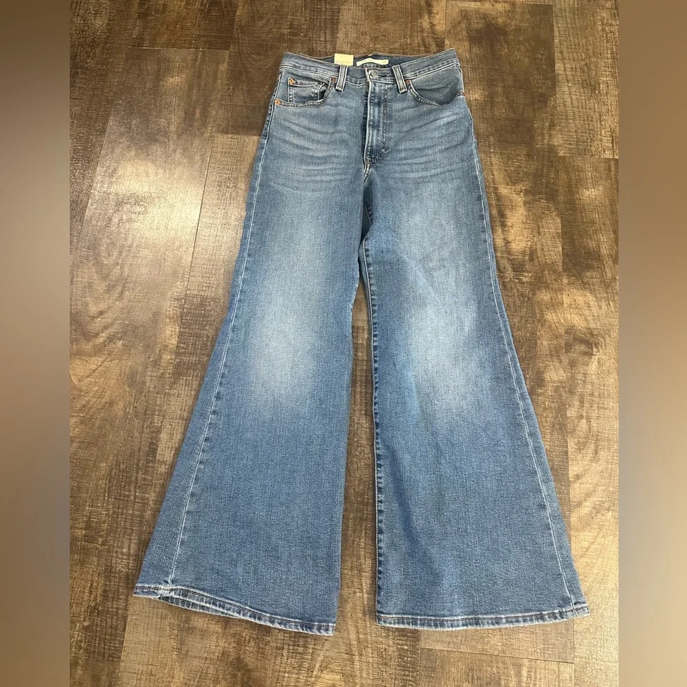 Levi's Light Blue High-Rise Jeans- Ribcage Bell - Picture 1 of 5